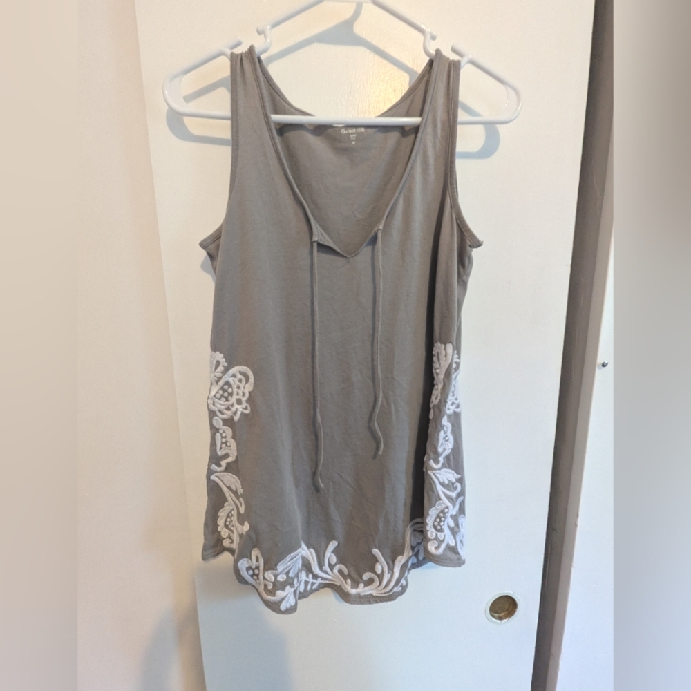 Garnet Hill Sleeveless Top Gray With White Embroidery Size XS Fits A Small